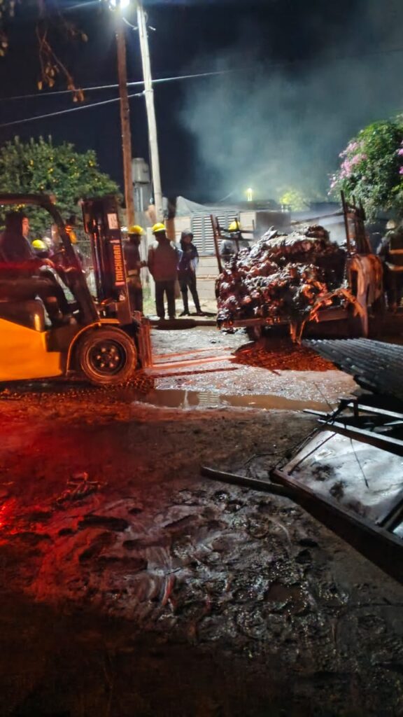 Incendio de grandes proporciones en la Segunda Sección de Malvinas Argentinas
