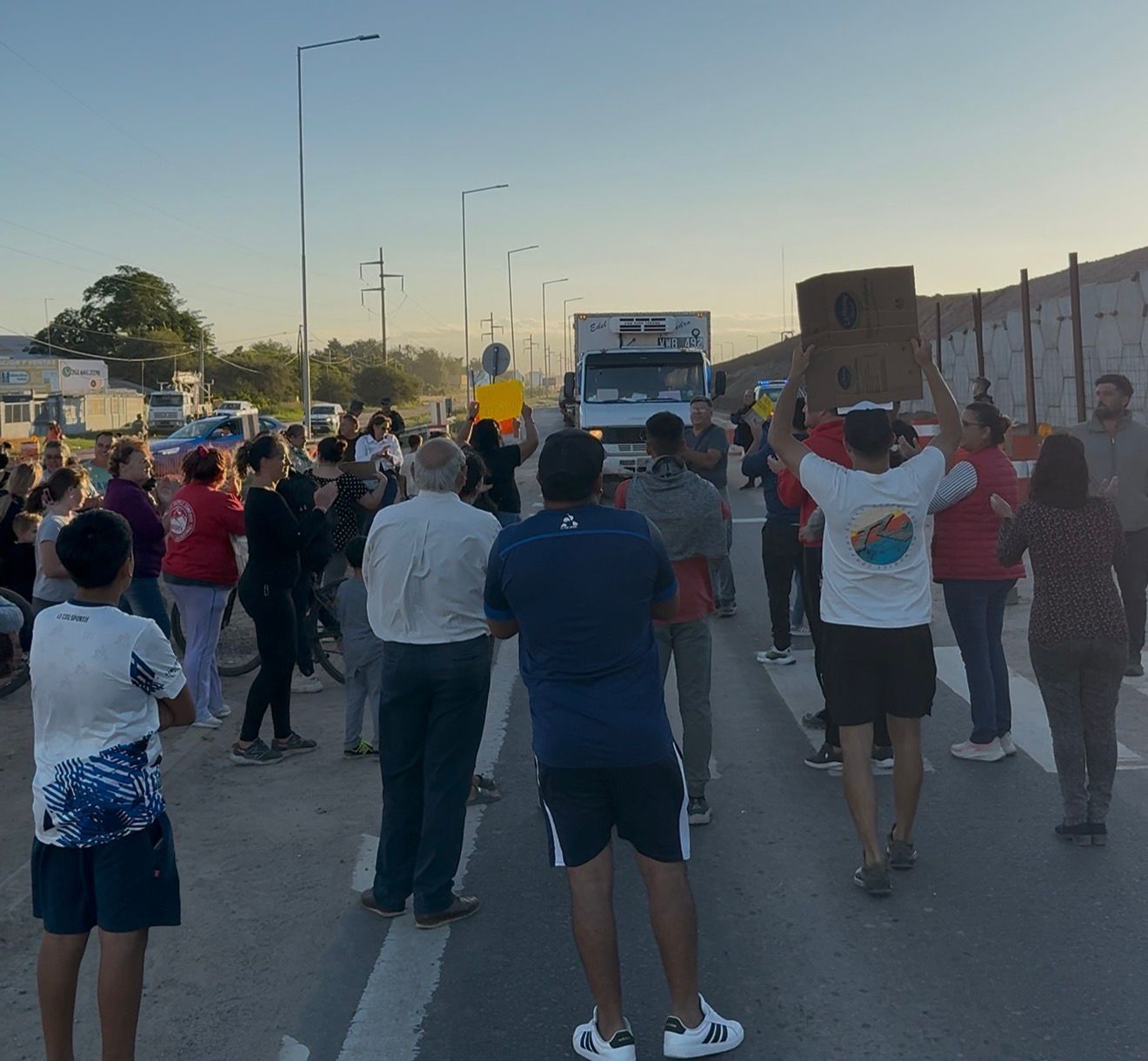 Malvinas Argentinas: vecinos de la Tercera Sección protestaron por la falta de planificación en la obra de la Autovía 19