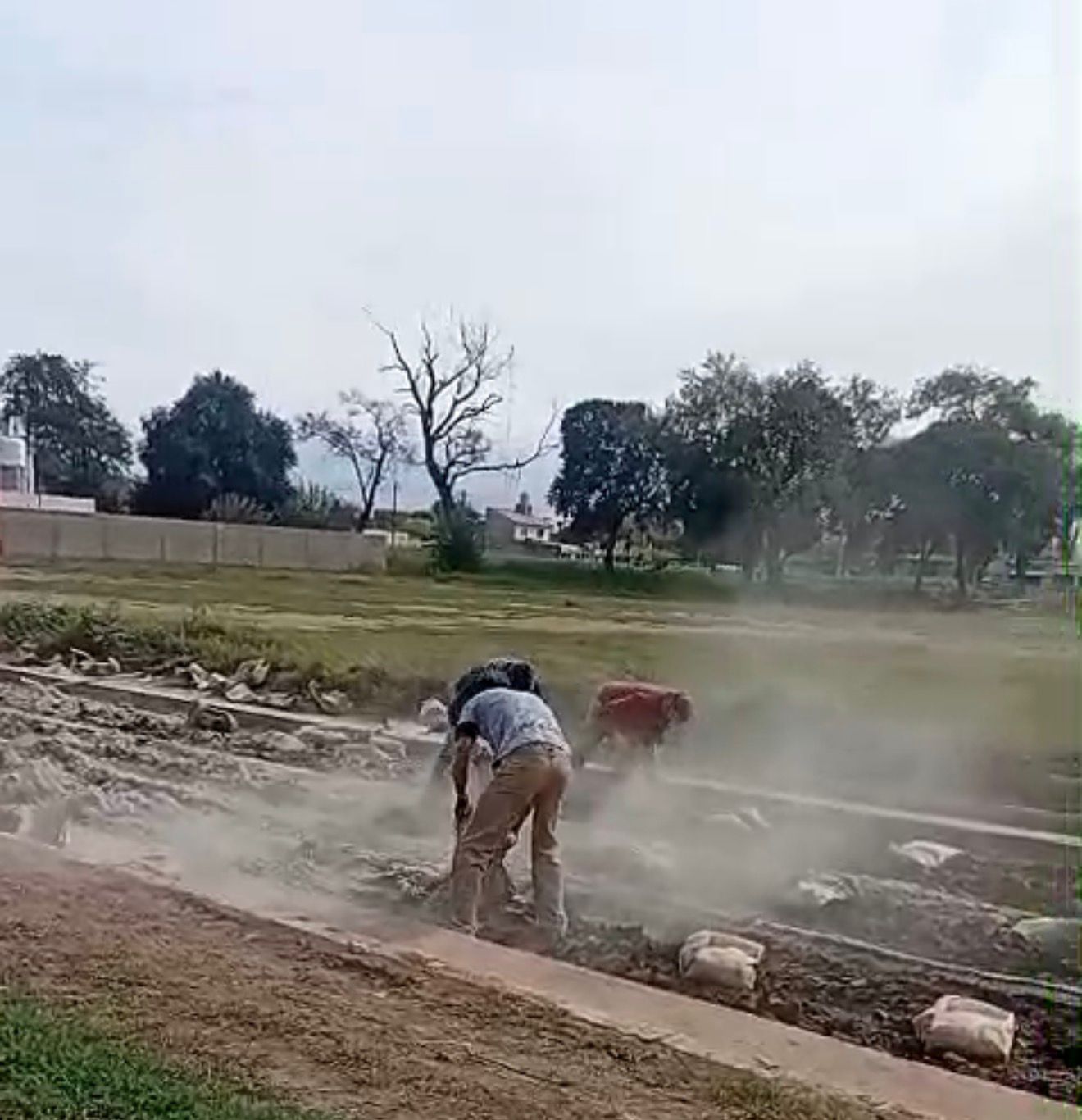 Reaparición oficial en la obra de calle Tucumán: vecinos sorprendidos por la presencia del intendente y concejales