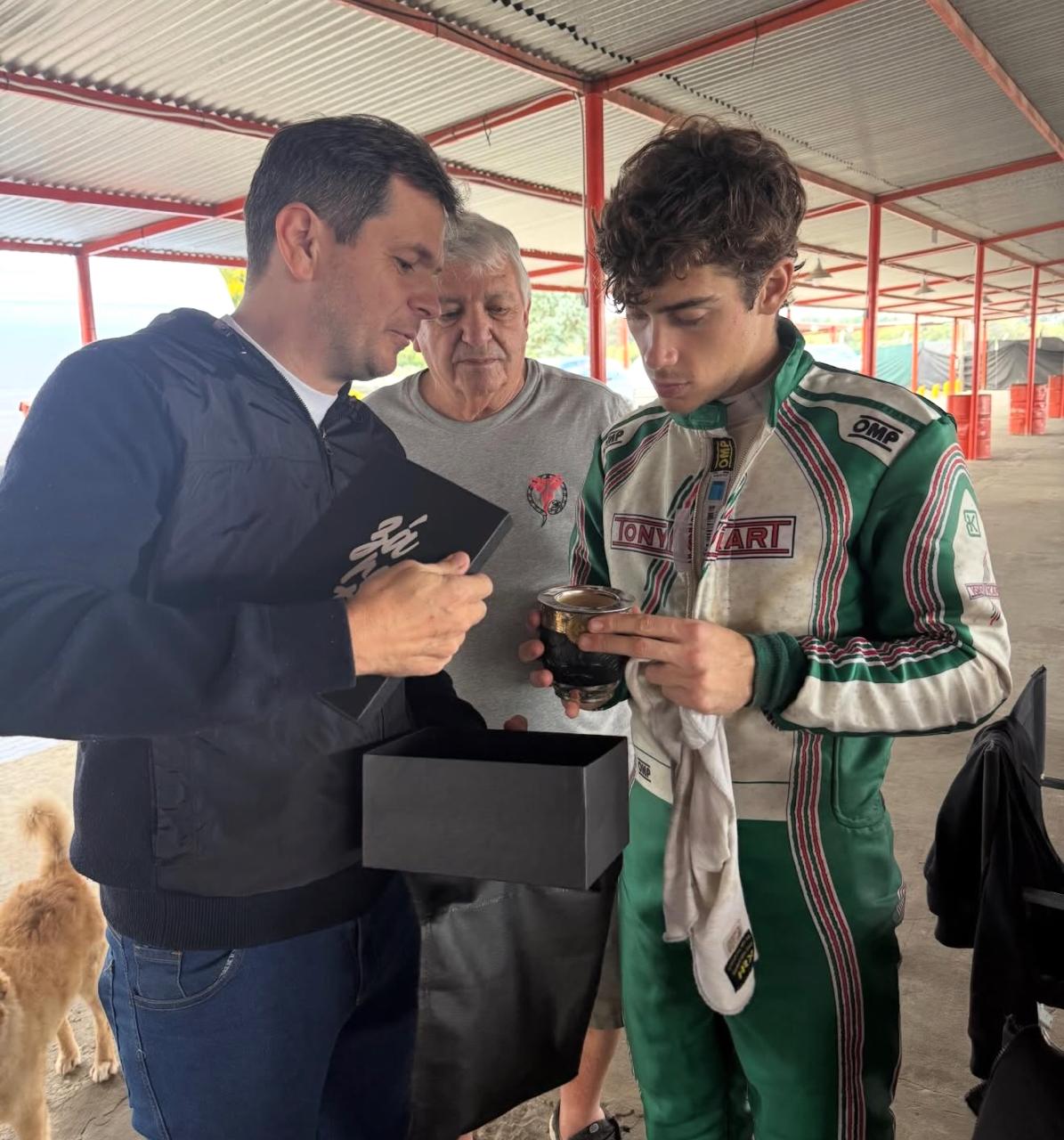 Furor por Franco Colapinto: recibió un mate de Héroes Mates, emprendimiento que trasciende fronteras