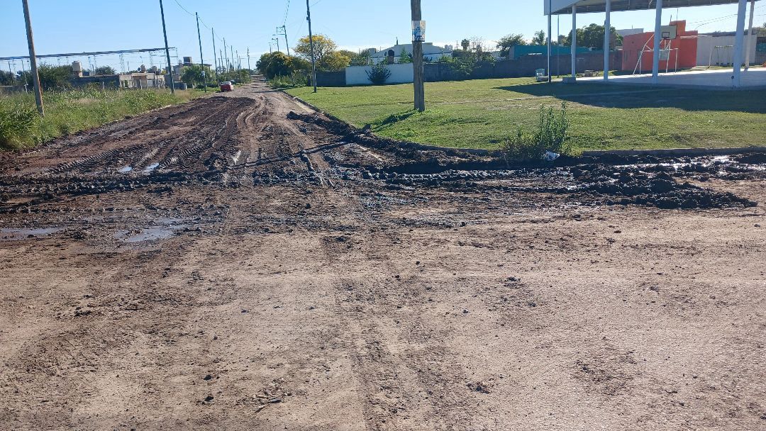 Vecinos reclaman una solución conjunta por el deterioro de calles en la zona del Polideportivo de la Tercera Sección