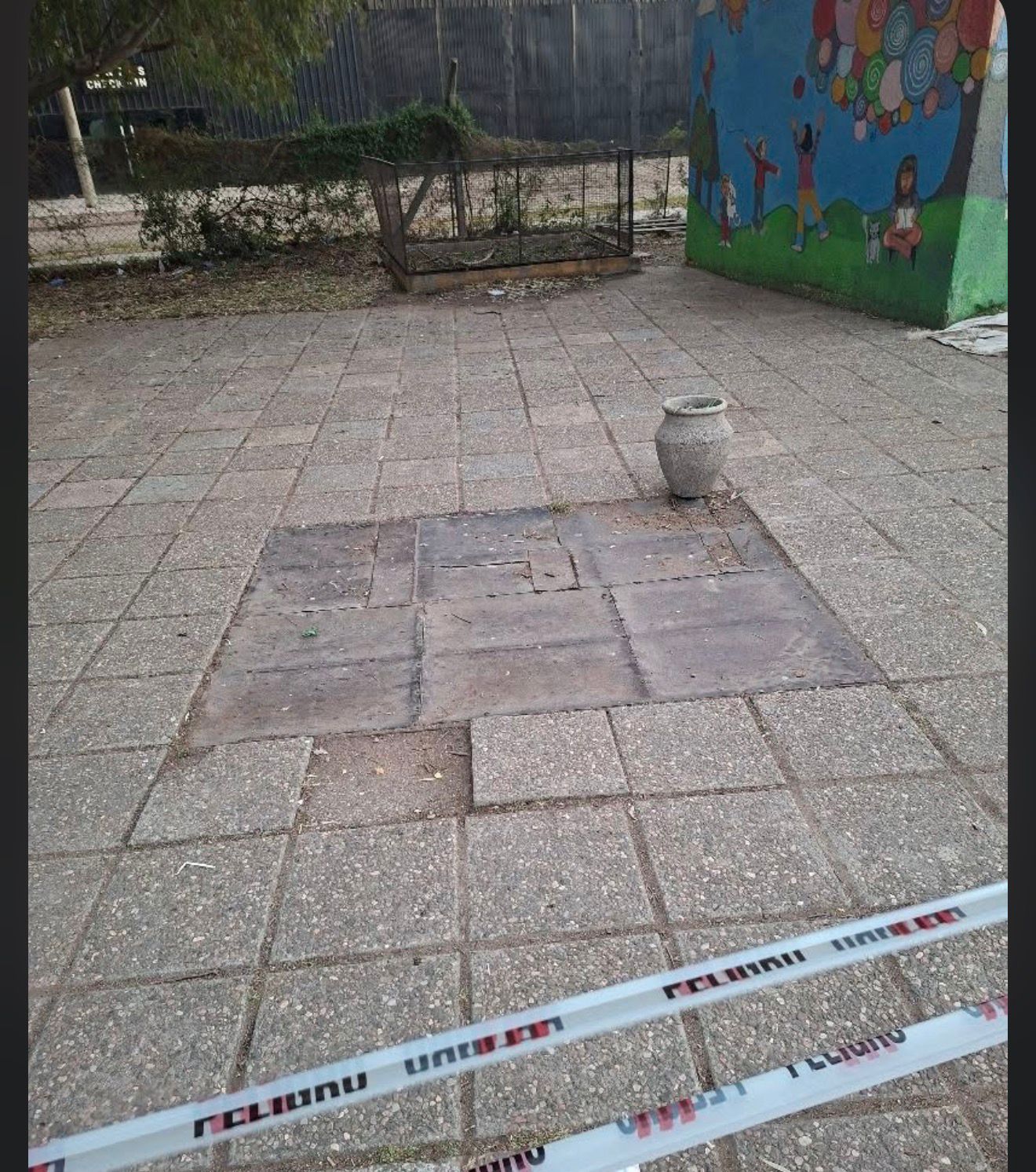 Preocupación en la Escuela Primaria Luis C. Candelaria: clausuraron el patio grande por falta de mantenimiento