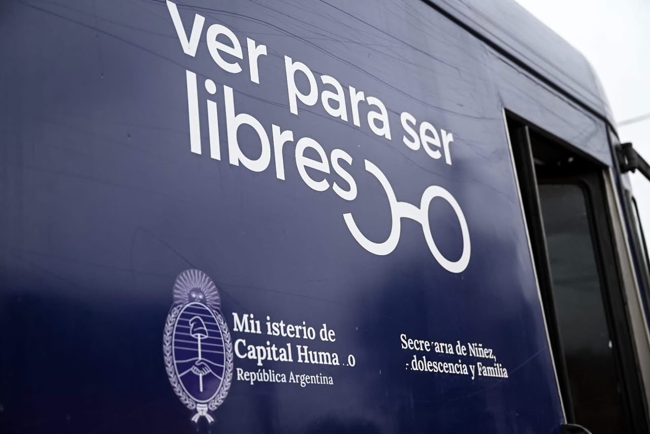 “Ver para ser libres”: jornada de controles oftalmológicos y entrega de anteojos en Malvinas Argentinas